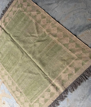 Handwoven Sage Green Wool Jute Kilim Rug, Minimalist Diamond Border Flatweave Area Rug, Handmade Boho Dhurrie Carpet with Fringe