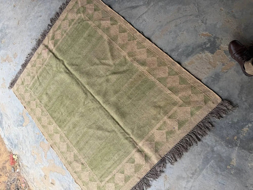 Handwoven Sage Green Wool Jute Kilim Rug, Minimalist Diamond Border Flatweave Area Rug, Handmade Boho Dhurrie Carpet with Fringe