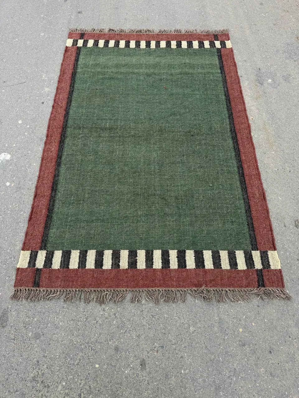 Handwoven Olive Green Wool Jute Kilim Rug, Handmade Flatweave Area Rug, Rustic Boho Dhurrie Carpet, Minimalist Natural Fiber Rug with Fringe