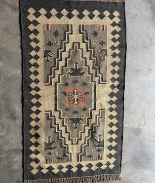 Handwoven Southwestern Wool Jute Kilim Rug, Tribal Medallion Flatweave Area Rug, Handmade Boho Dhurrie Carpet with Fringe for Living Room
