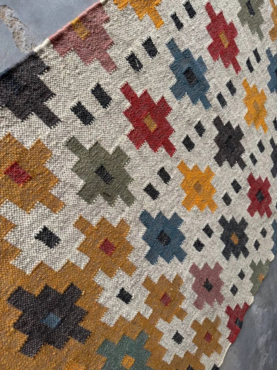 Handwoven Multicolor Wool Jute Kilim Rug, Boho Tribal Area Rug, Handmade Flatweave Dhurrie Carpet, Southwestern Geometric Rug with Fringe