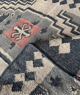 Handwoven Southwestern Wool Jute Kilim Rug, Tribal Medallion Flatweave Area Rug, Handmade Boho Dhurrie Carpet with Fringe for Living Room