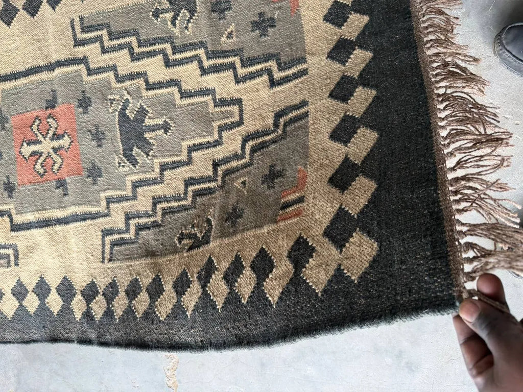 Handwoven Southwestern Wool Jute Kilim Rug, Tribal Medallion Flatweave Area Rug, Handmade Boho Dhurrie Carpet with Fringe for Living Room