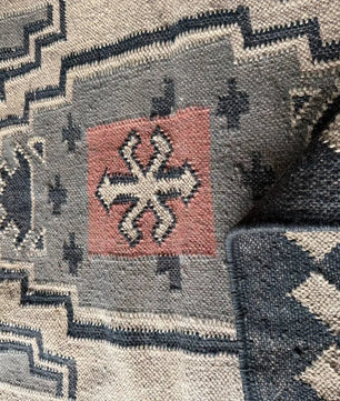 Handwoven Southwestern Wool Jute Kilim Rug, Tribal Medallion Flatweave Area Rug, Handmade Boho Dhurrie Carpet with Fringe for Living Room