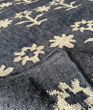Handwoven Charcoal Wool Jute Kilim Rug, Modern Tribal Flatweave Area Rug, Handmade Scandinavian Boho Dhurrie Carpet with Fringe