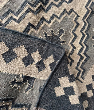 Handwoven Southwestern Wool Jute Kilim Rug, Tribal Medallion Flatweave Area Rug, Handmade Boho Dhurrie Carpet with Fringe for Living Room