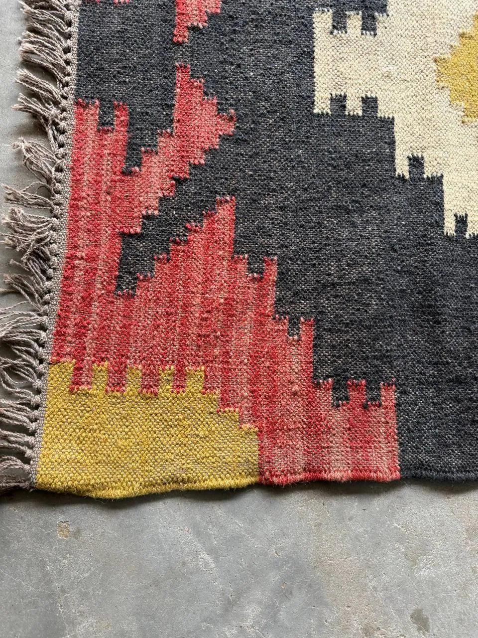 Handwoven Black Southwestern Wool Jute Kilim Rug, Navajo Tribal Flatweave Area Rug, Boho Rustic Handmade Dhurrie Carpet with Fringe