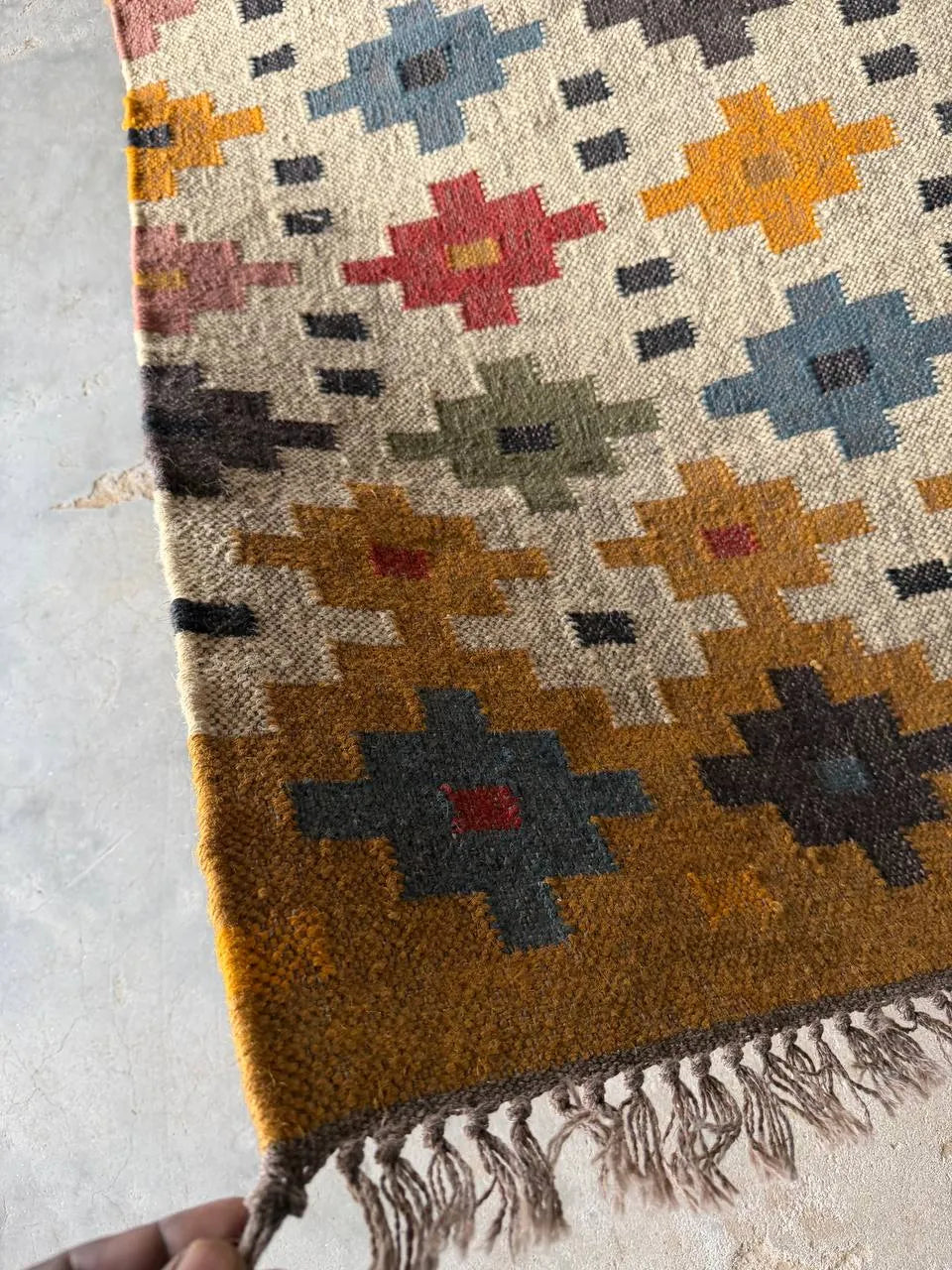 Handwoven Multicolor Wool Jute Kilim Rug, Boho Tribal Area Rug, Handmade Flatweave Dhurrie Carpet, Southwestern Geometric Rug with Fringe