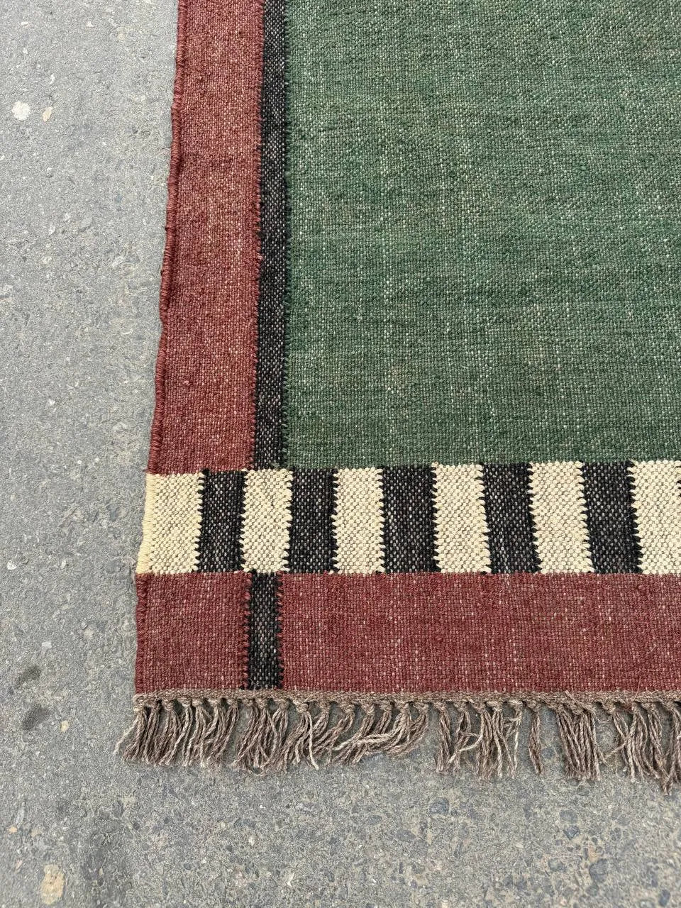 Handwoven Olive Green Wool Jute Kilim Rug, Handmade Flatweave Area Rug, Rustic Boho Dhurrie Carpet, Minimalist Natural Fiber Rug with Fringe