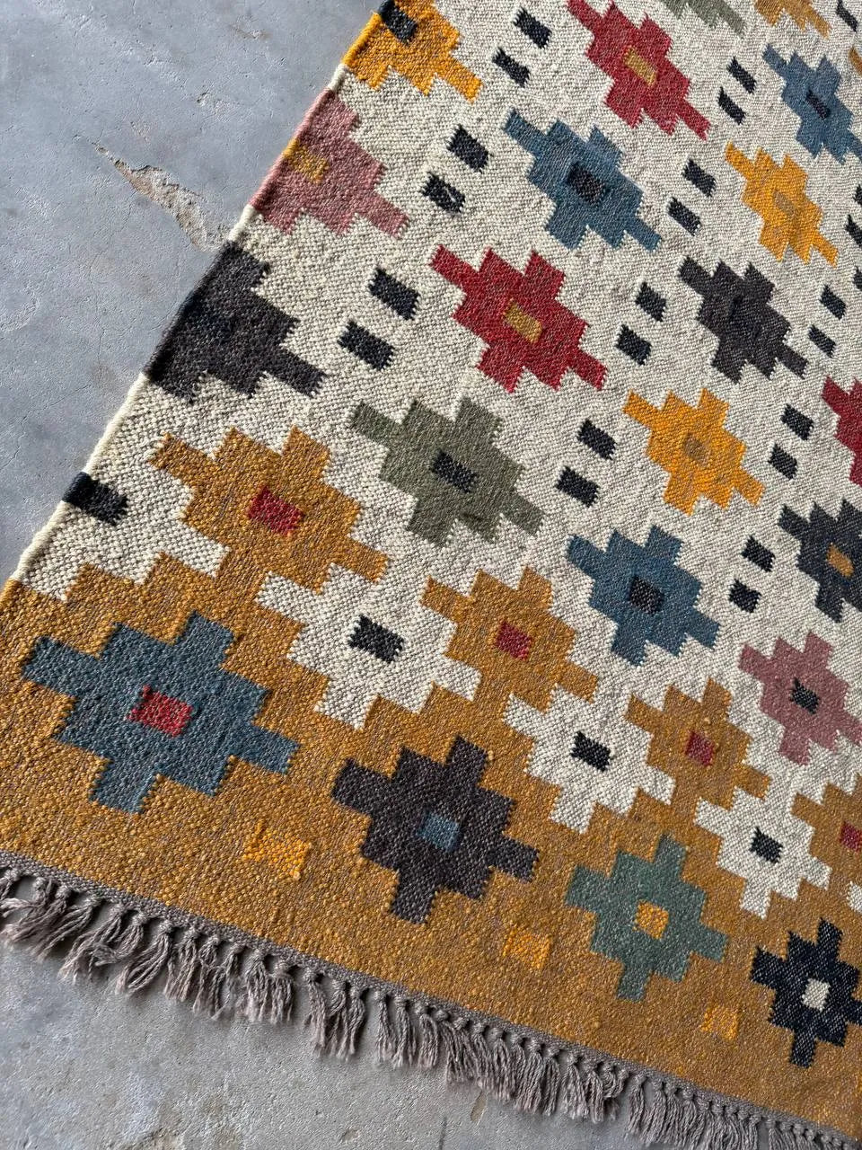 Handwoven Multicolor Wool Jute Kilim Rug, Boho Tribal Area Rug, Handmade Flatweave Dhurrie Carpet, Southwestern Geometric Rug with Fringe