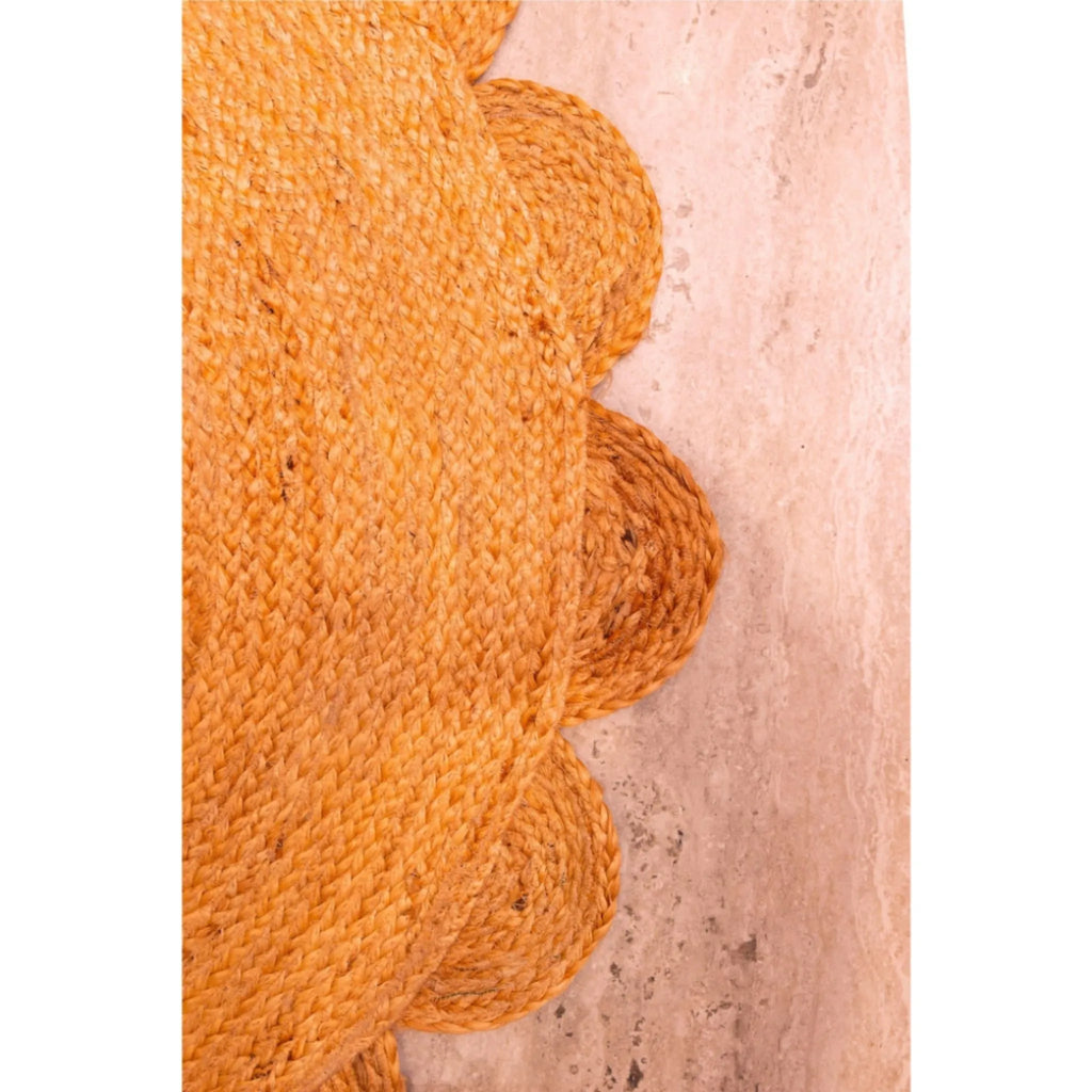 Golden Jute Petal Rug – Hand-Braided Floral Circle Carpet for Natural Interiors