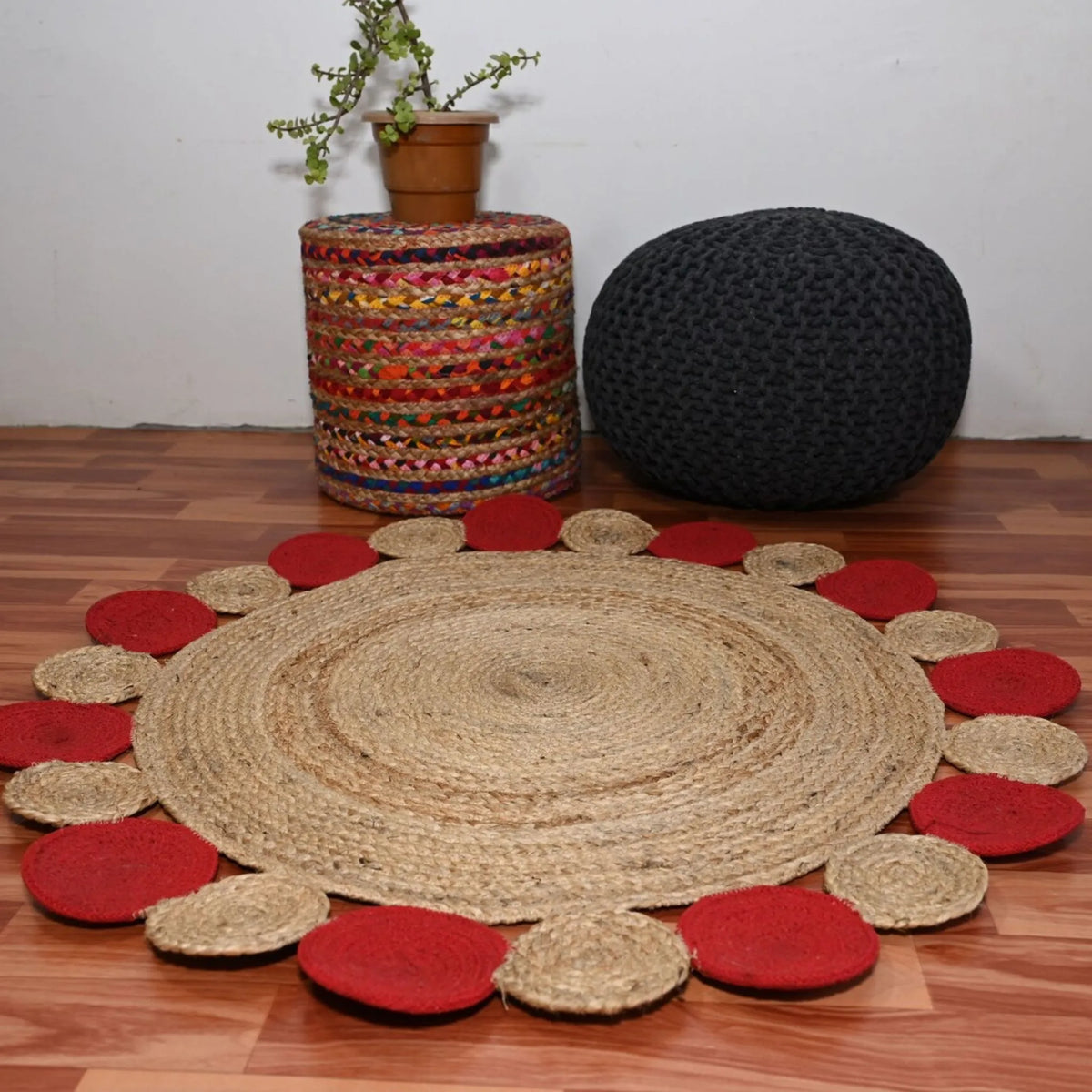 Crimson Pebble Border Jute Carpet – Artisan-Braided Natural Circle Rug