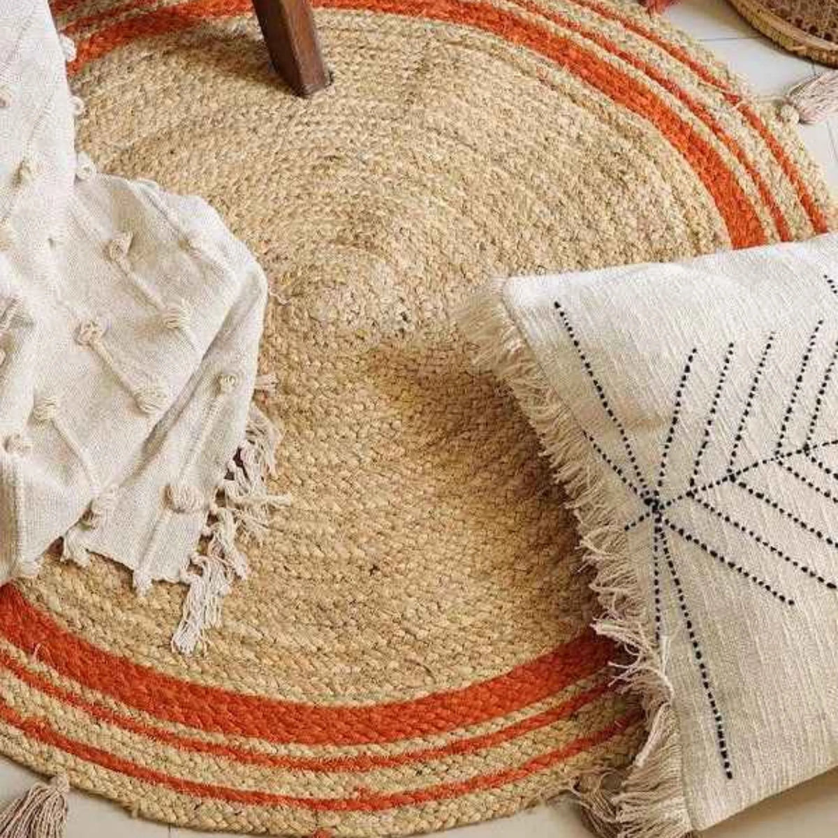 Natural Jute Circle Rug with Rust Stripes – Hand-Braided Tasselled Carpet