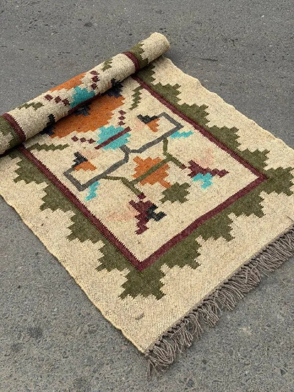 Ivory Botanical Medallion Dhurrie Runner – Artisan-Woven Jute Wool Passage Rug