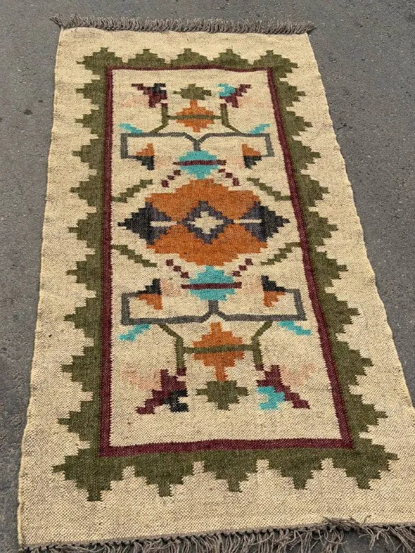 Ivory Botanical Medallion Dhurrie Runner – Artisan-Woven Jute Wool Passage Rug
