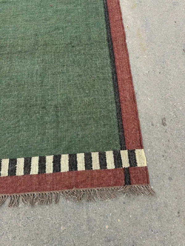 Houtskool Juweelkleurige Kilim Dhurrie – Handgeweefde Wol Jute Pronkmat
