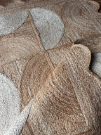 Ivory Scallop-Border Jute Carpet – Artisan-Braided Abstract Rug
