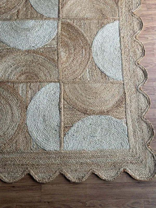 Ivory Scallop-Border Jute Carpet – Artisan-Braided Abstract Rug