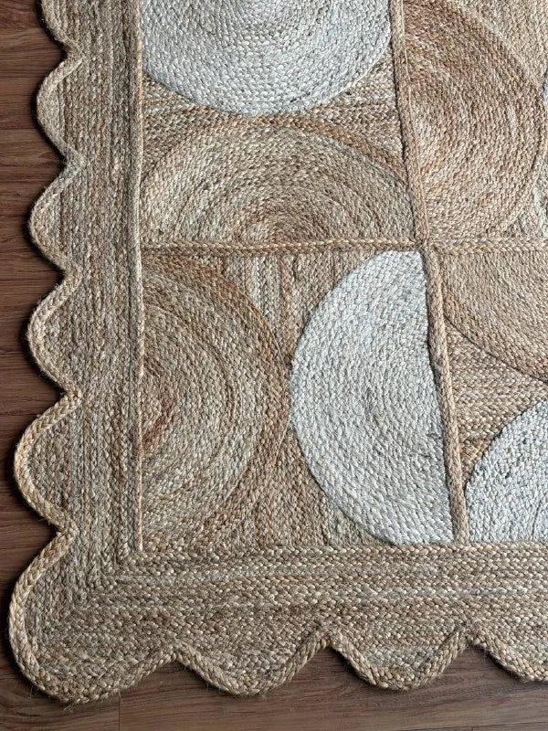 Ivory Scallop-Border Jute Carpet – Artisan-Braided Abstract Rug