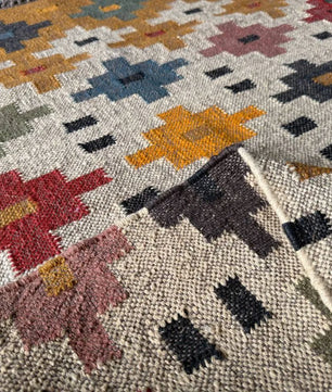 Handwoven Multicolor Wool Jute Kilim Rug, Boho Tribal Area Rug, Handmade Flatweave Dhurrie Carpet, Southwestern Geometric Rug with Fringe