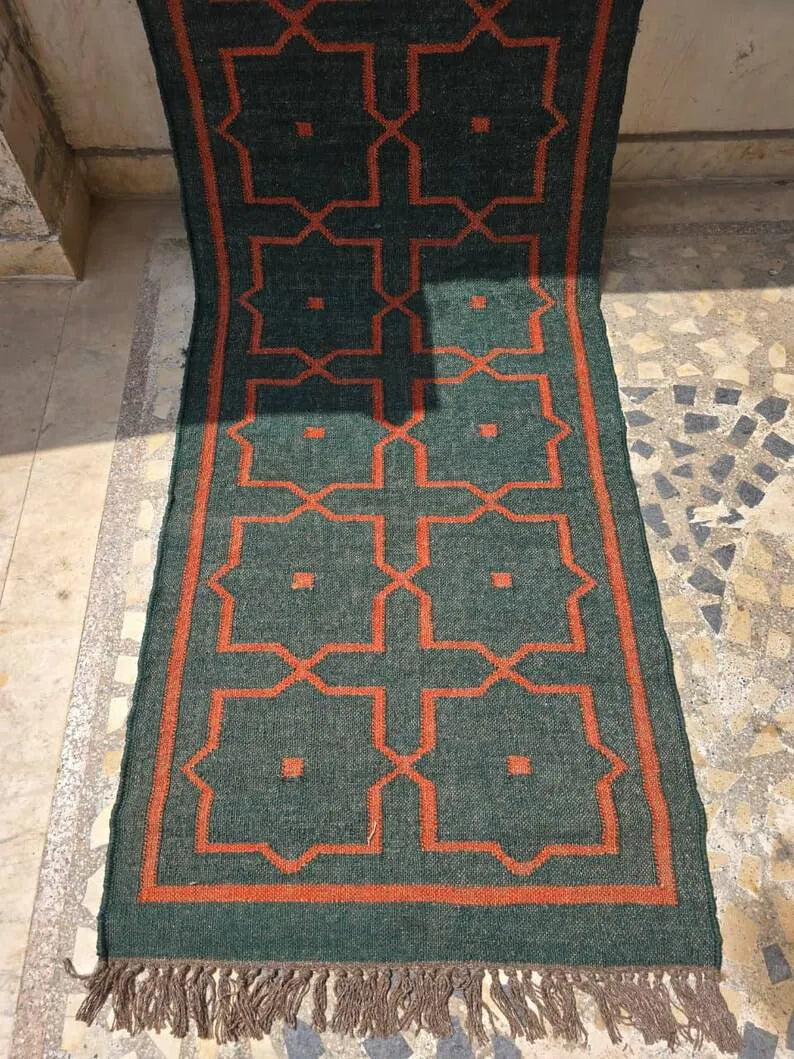 Maroon Volkskuns Kilim Tapytloper – Artisanaal-geweefde Wol Jute Mat, Volgens Maat Gemaak