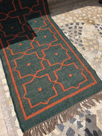 Maroon Volkskuns Kilim Tapytloper – Artisanaal-geweefde Wol Jute Mat, Volgens Maat Gemaak