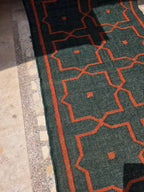 Maroon Volkskuns Kilim Tapytloper – Artisanaal-geweefde Wol Jute Mat, Volgens Maat Gemaak