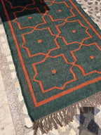 Maroon Volkskuns Kilim Tapytloper – Artisanaal-geweefde Wol Jute Mat, Volgens Maat Gemaak