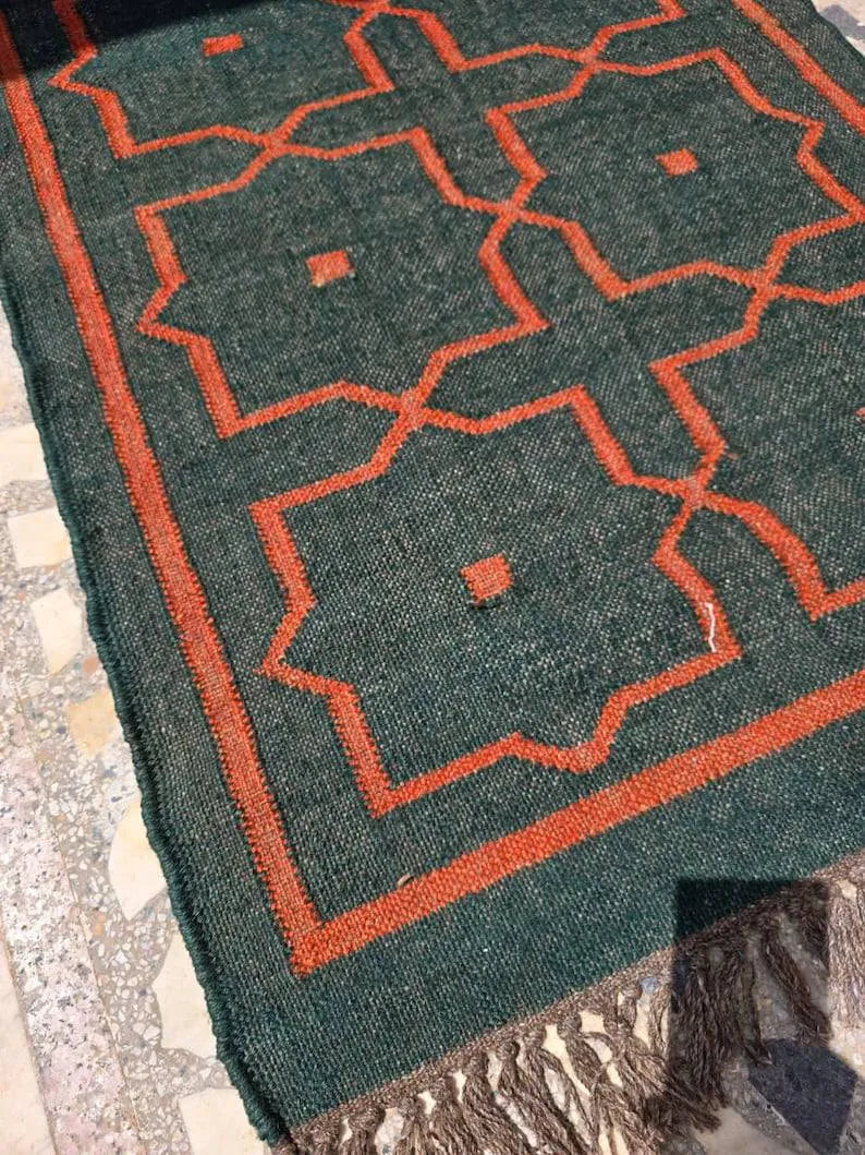 Maroon Volkskuns Kilim Tapytloper – Artisanaal-geweefde Wol Jute Mat, Volgens Maat Gemaak