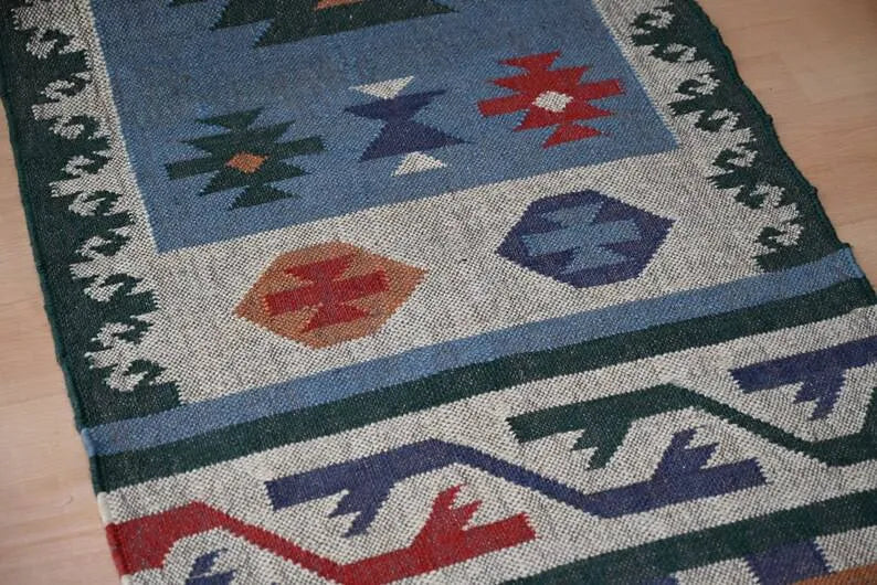 Maroon Volkskuns Kilim Tapytloper – Artisanaal-geweefde Wol Jute Mat, Volgens Maat Gemaak