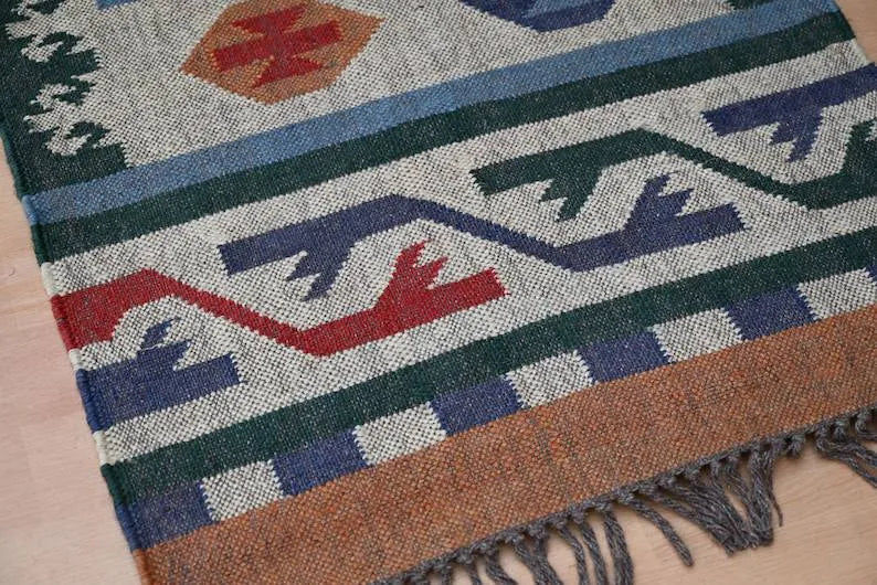 Maroon Volkskuns Kilim Tapytloper – Artisanaal-geweefde Wol Jute Mat, Volgens Maat Gemaak