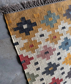 Handwoven Multicolor Wool Jute Kilim Rug, Boho Tribal Area Rug, Handmade Flatweave Dhurrie Carpet, Southwestern Geometric Rug with Fringe