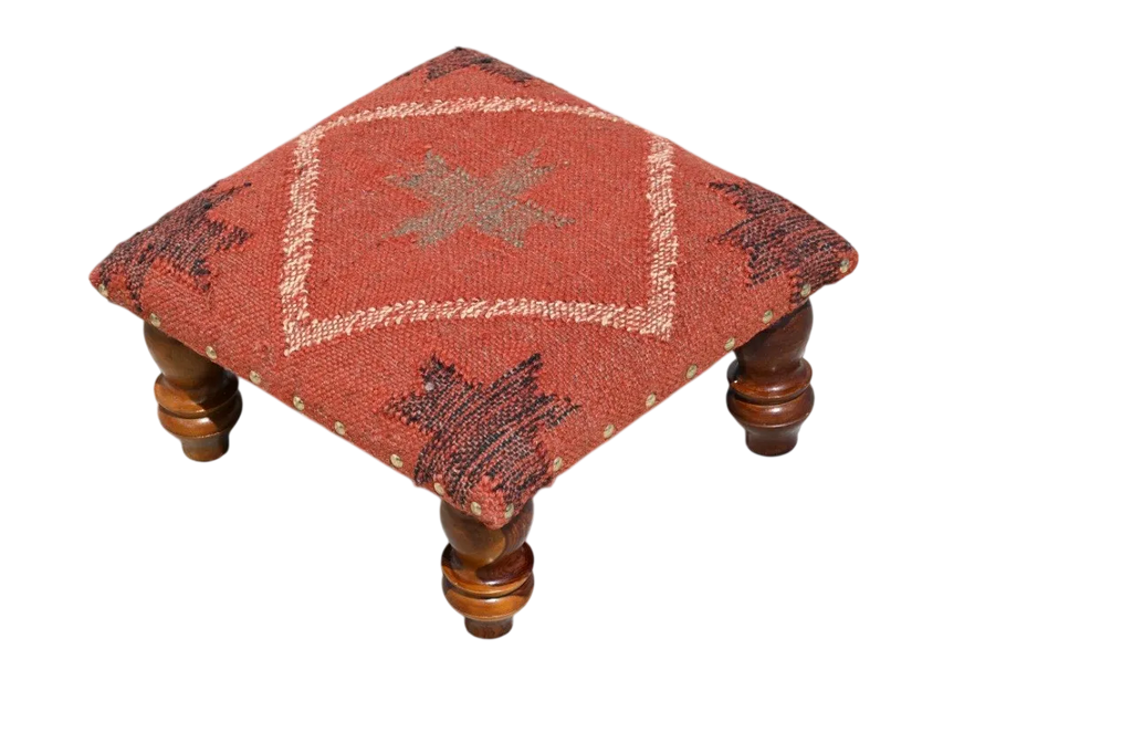 Roeskleurige Stam-Ottomaan – Handgemaakte Geometriese Kilim-aksentstoeltjie en Houtvoetbankie