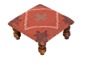Roeskleurige Stam-Ottomaan – Handgemaakte Geometriese Kilim-aksentstoeltjie en Houtvoetbankie