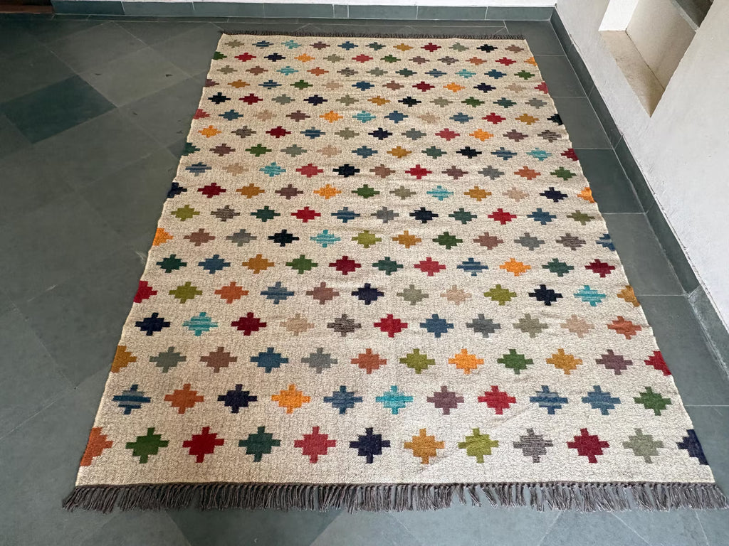 Handgeweefde Veelkleurige Wol Jute Kilim Area Rug – Handgemaakte Stam Platweef Dhurrie met Geometriese Kruispatroon