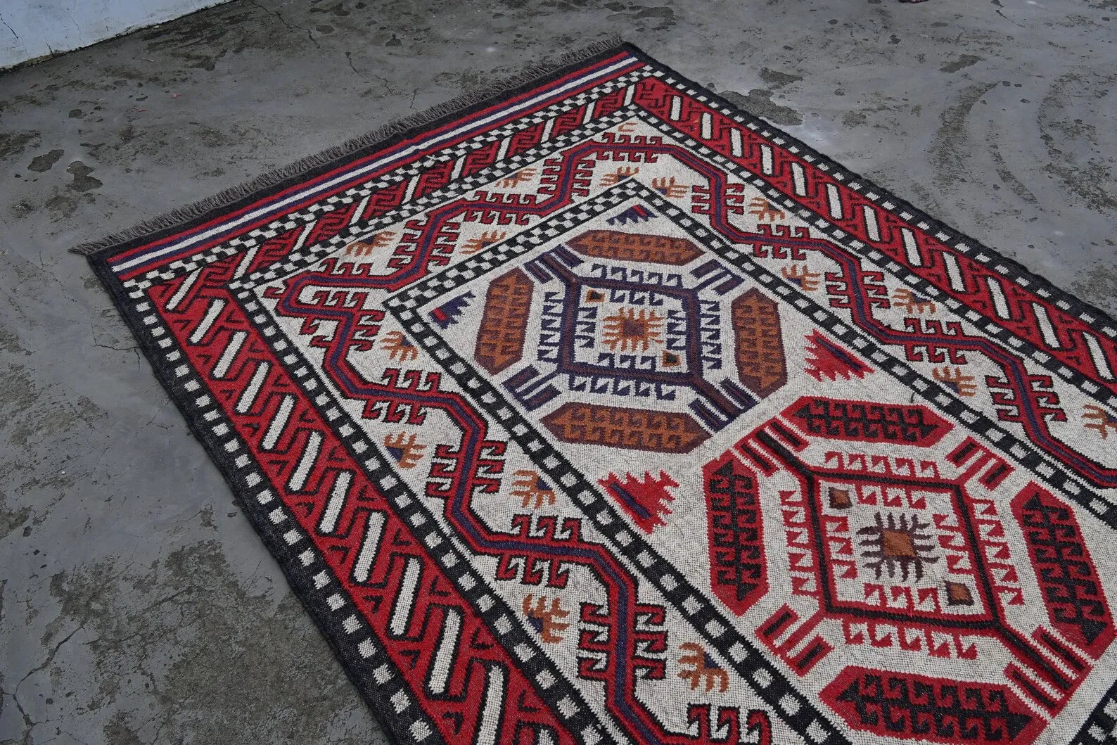 Handmade Navajo Style Wool Jute Kilim Rug – Reversible Tribal Area Carpet