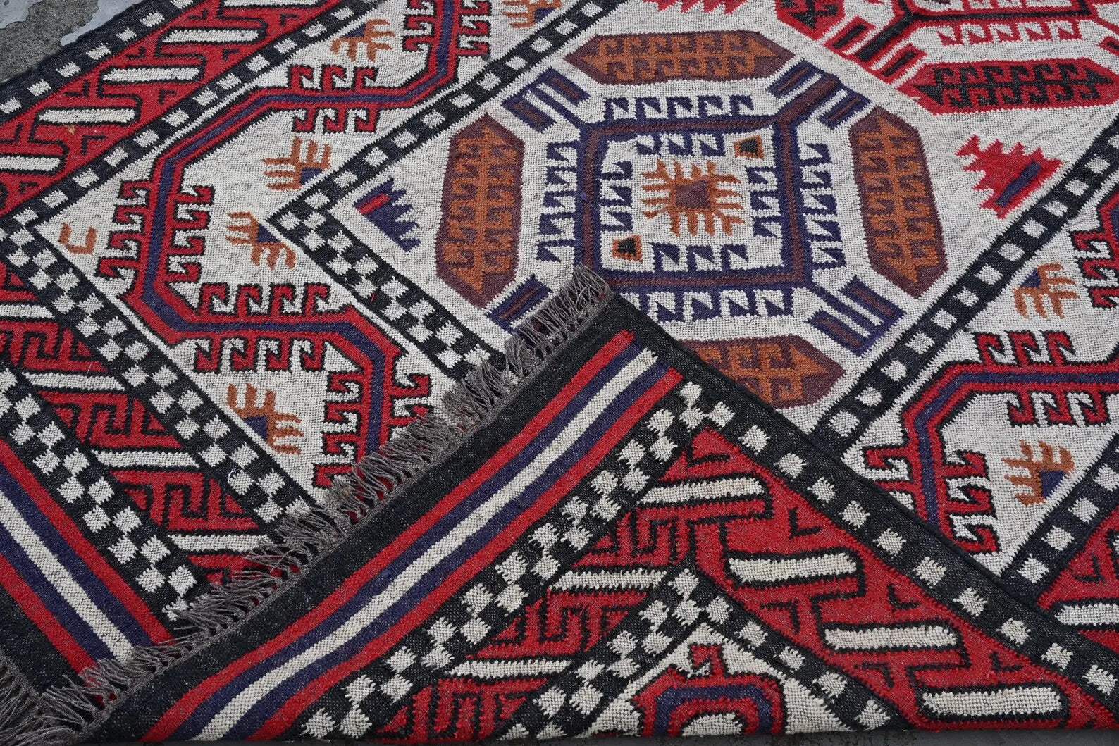 Handmade Navajo Style Wool Jute Kilim Rug – Reversible Tribal Area Carpet
