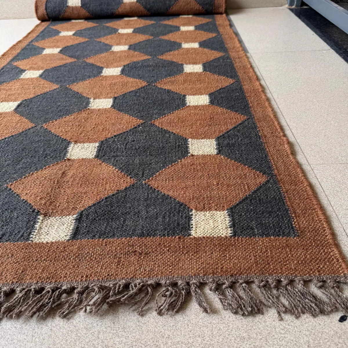 Charcoal Lattice Kilim Carpet Runner – Artisan-Woven Rust Diamond Rug, Made to Measure