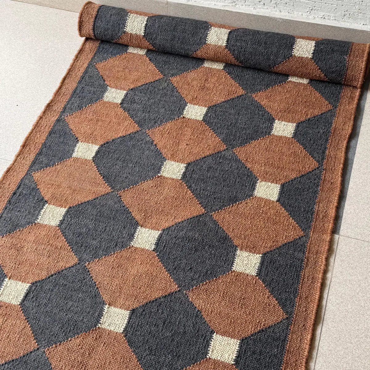 Charcoal Lattice Kilim Carpet Runner – Artisan-Woven Rust Diamond Rug, Made to Measure