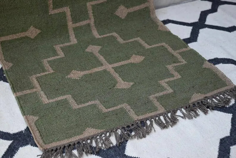 Handmade Olive Kilim Runner – Beige Stepped Geometric Design