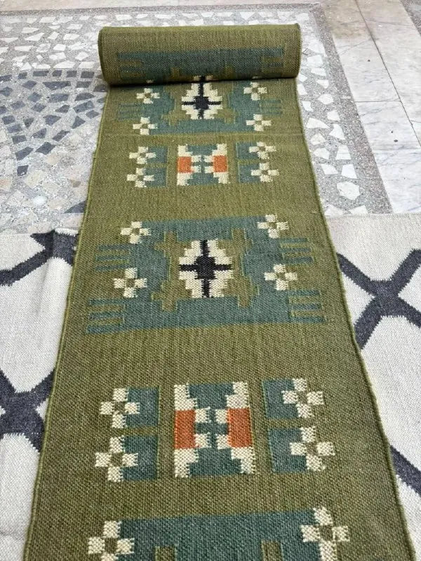 Maroon Volkskuns Kilim Tapytloper – Artisanaal-geweefde Wol Jute Mat, Volgens Maat Gemaak