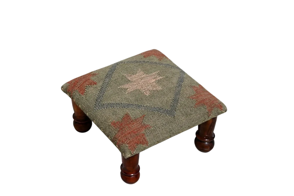 Klein Boho-Ottoman – Olyfgroen Stam Kilim Voetbankie met Gedraaide Houtpote
